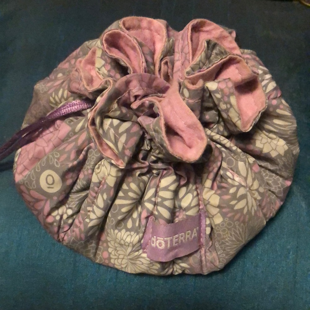 Doterra drawstring oil bottle carrier